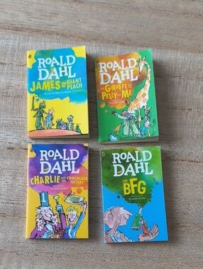 Zuru Mini Brands Books Ronald Dahl Bundle